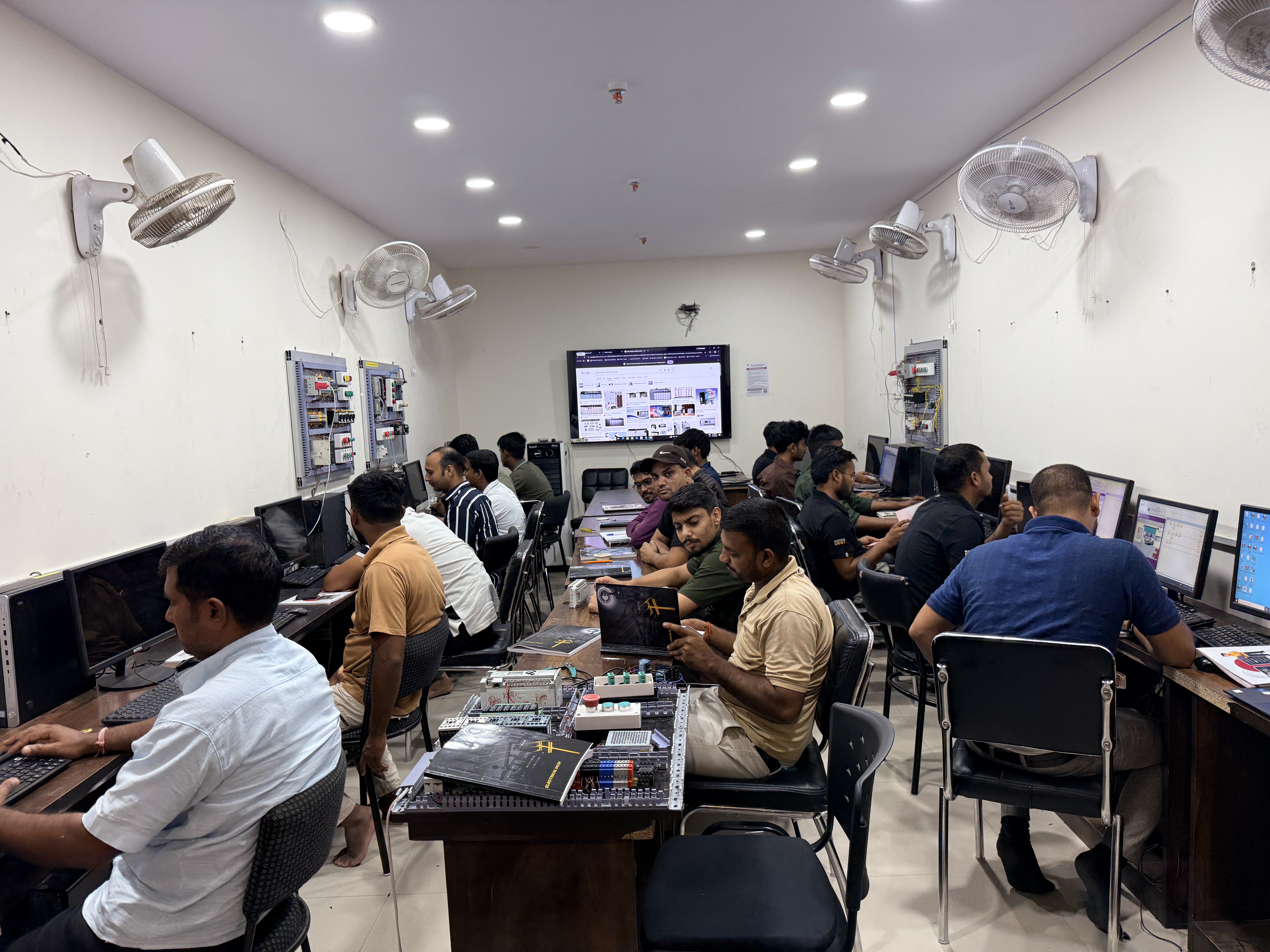 ALLEN BRADLEY PLC LAB practical training area